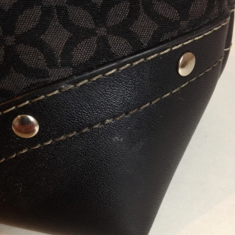 Relic shoulder bag